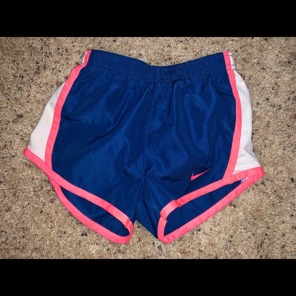 NIKE SHORTS